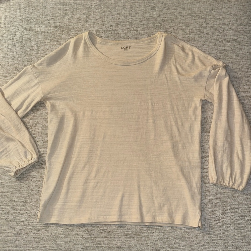 ✨ EUC LOFT Creme Bubble Sleeve Top – Size Large